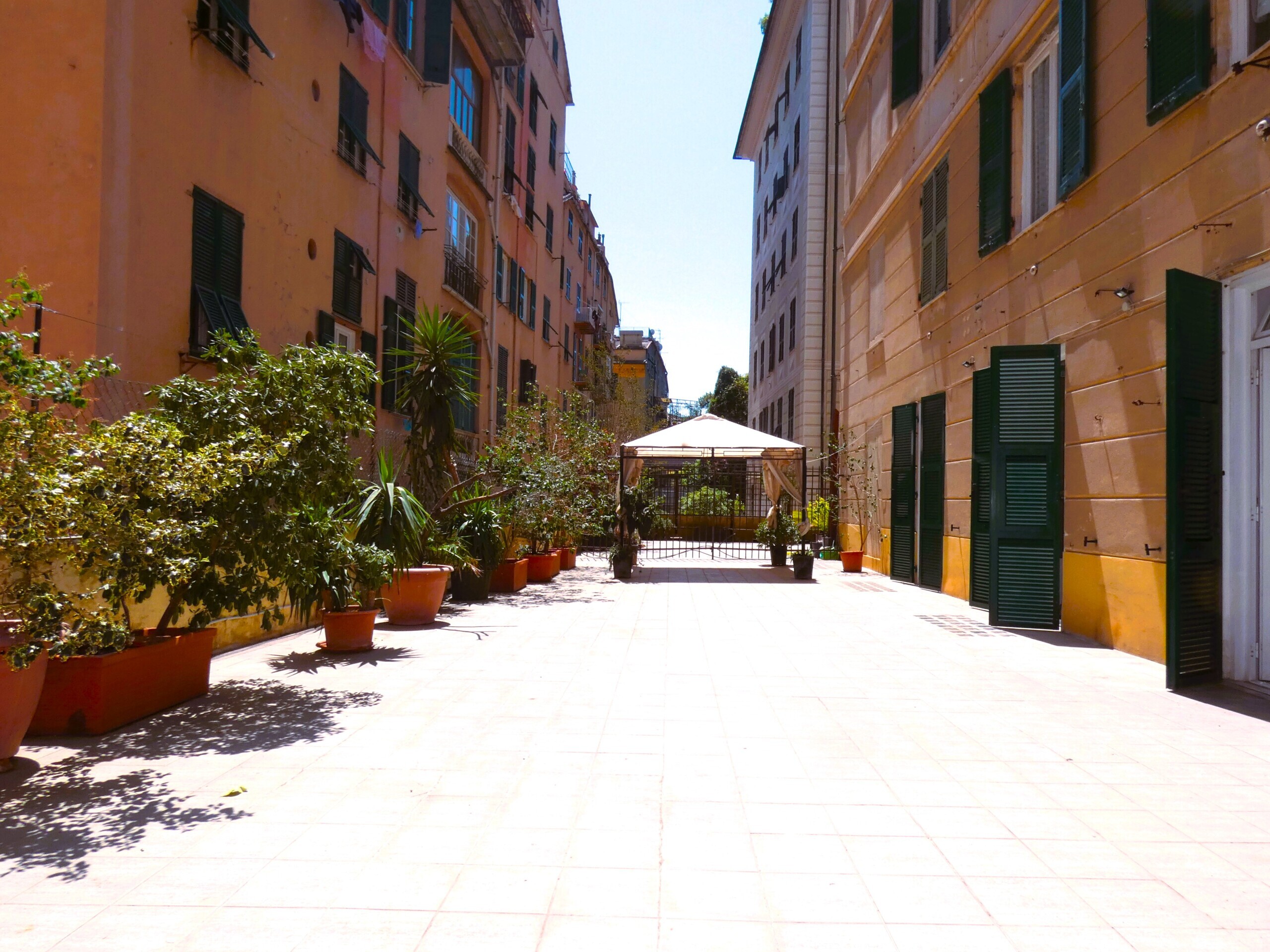 Appartamento con terrazzo in via caffaro 32a, Genova