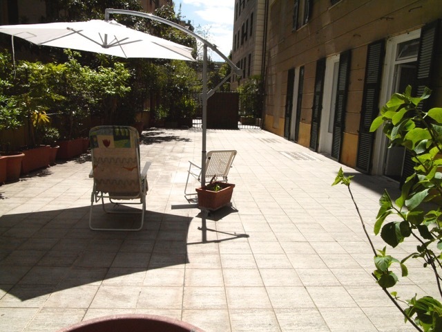 Appartamento con terrazzo in via caffaro 32a, Genova