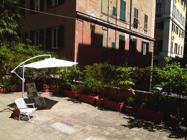 Appartamento con terrazzo in via caffaro 32a, Genova
