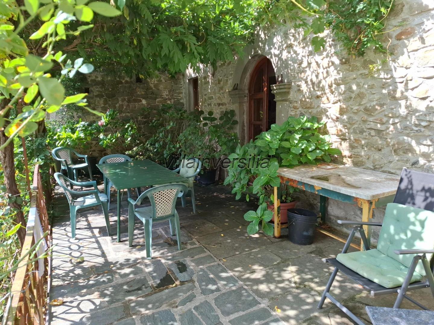 Rustico con giardino a Casola in Lunigiana