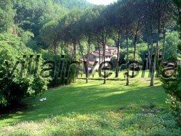 Rustico con giardino a Camaiore