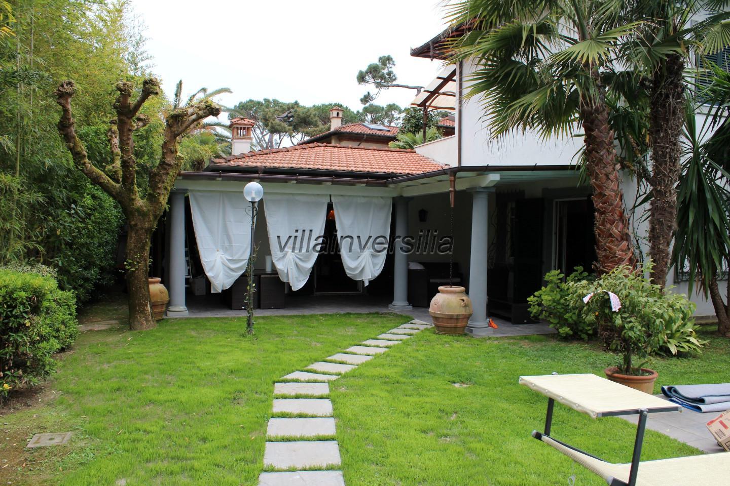 Villa con giardino a Forte dei Marmi