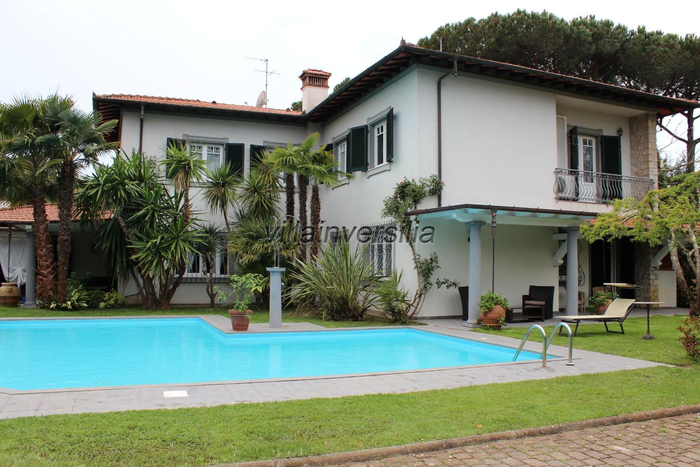 Villa con giardino a Forte dei Marmi