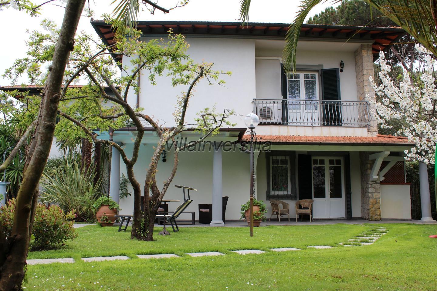 Villa con giardino a Forte dei Marmi