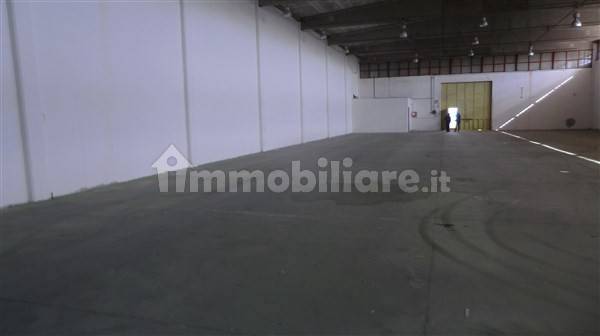 Capannone in vendita a Sestu