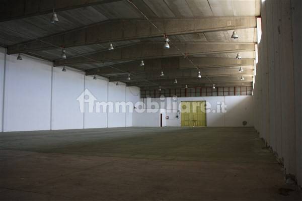 Capannone in vendita a Sestu