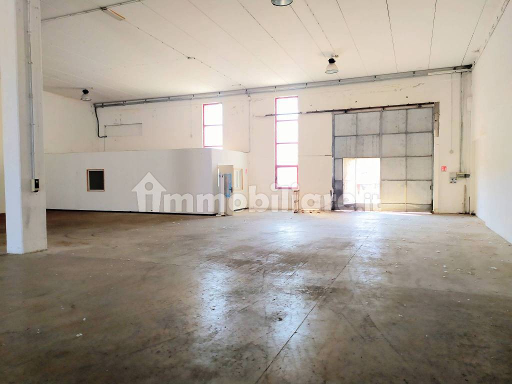 Capannone in affitto a Muros