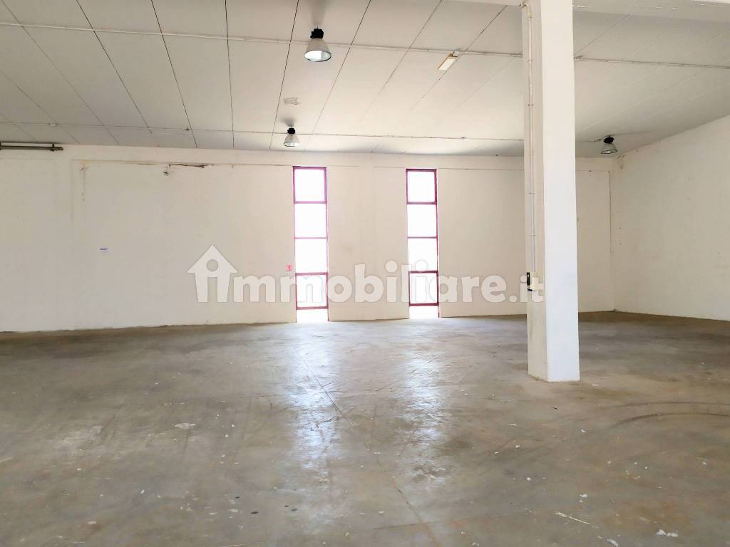 Capannone in affitto a Muros