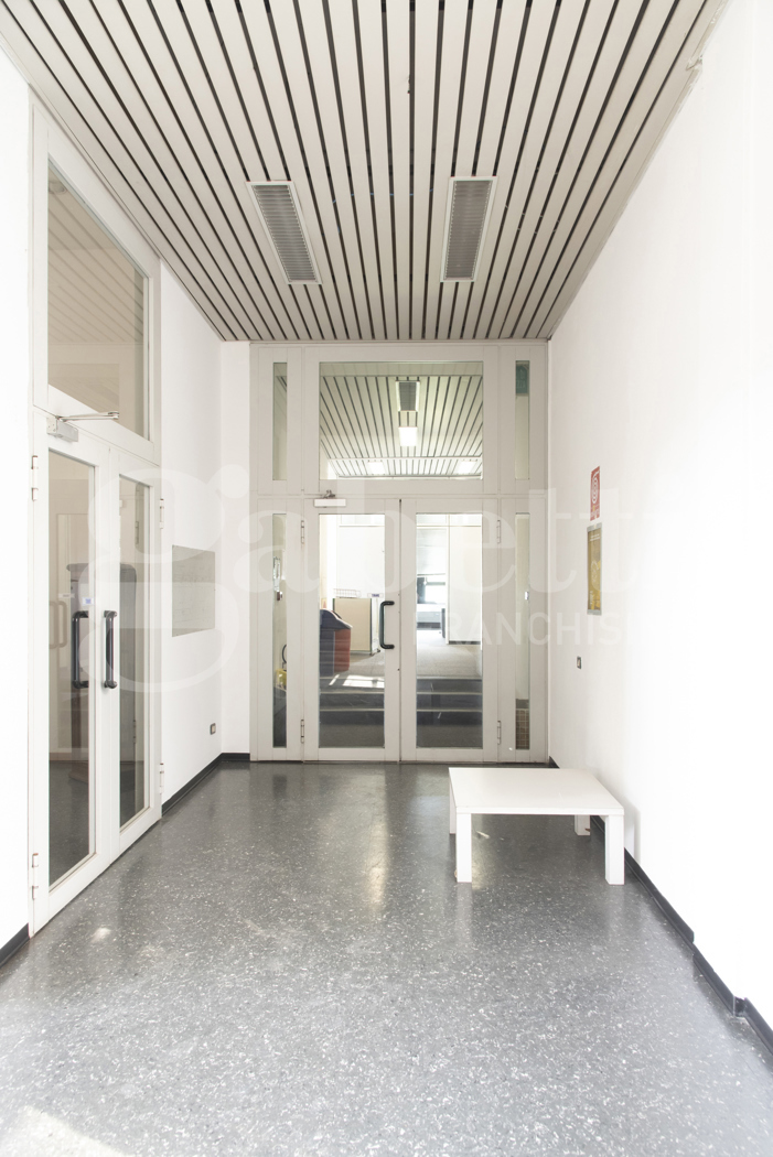 Ufficio con box doppio a Cesano Maderno