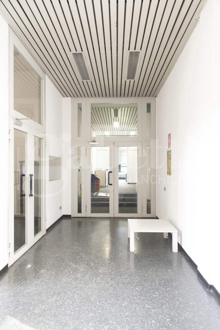 Ufficio con box doppio a Cesano Maderno