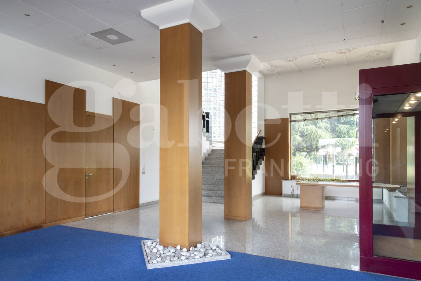 Ufficio con box doppio a Cesano Maderno