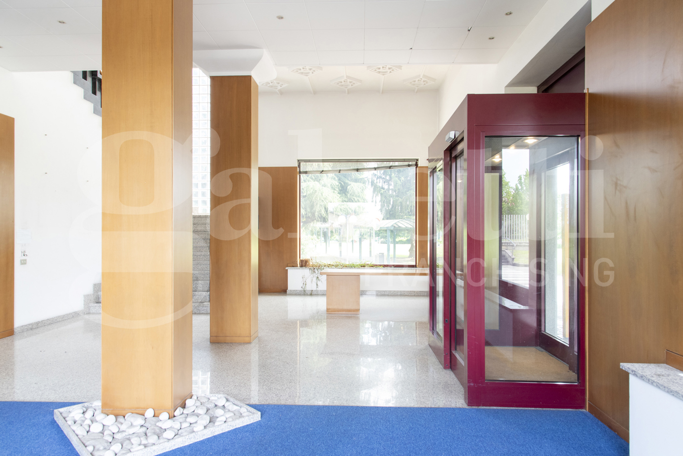 Ufficio con box doppio a Cesano Maderno