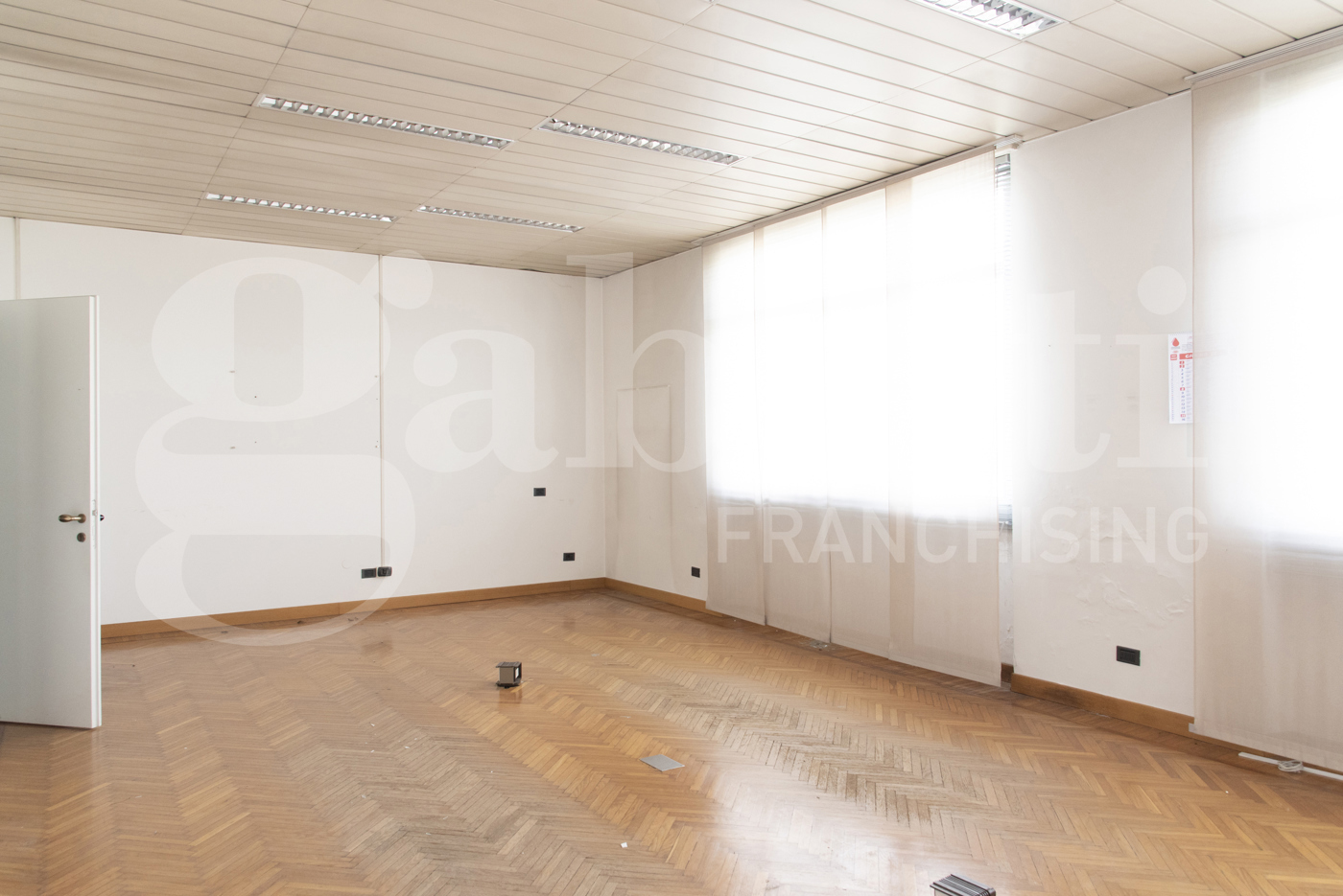 Ufficio con box doppio a Cesano Maderno