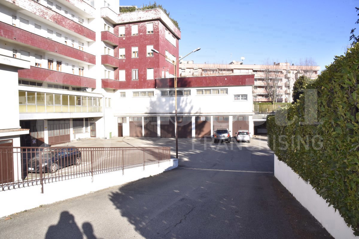 Magazzino in affitto a Bovisio Masciago