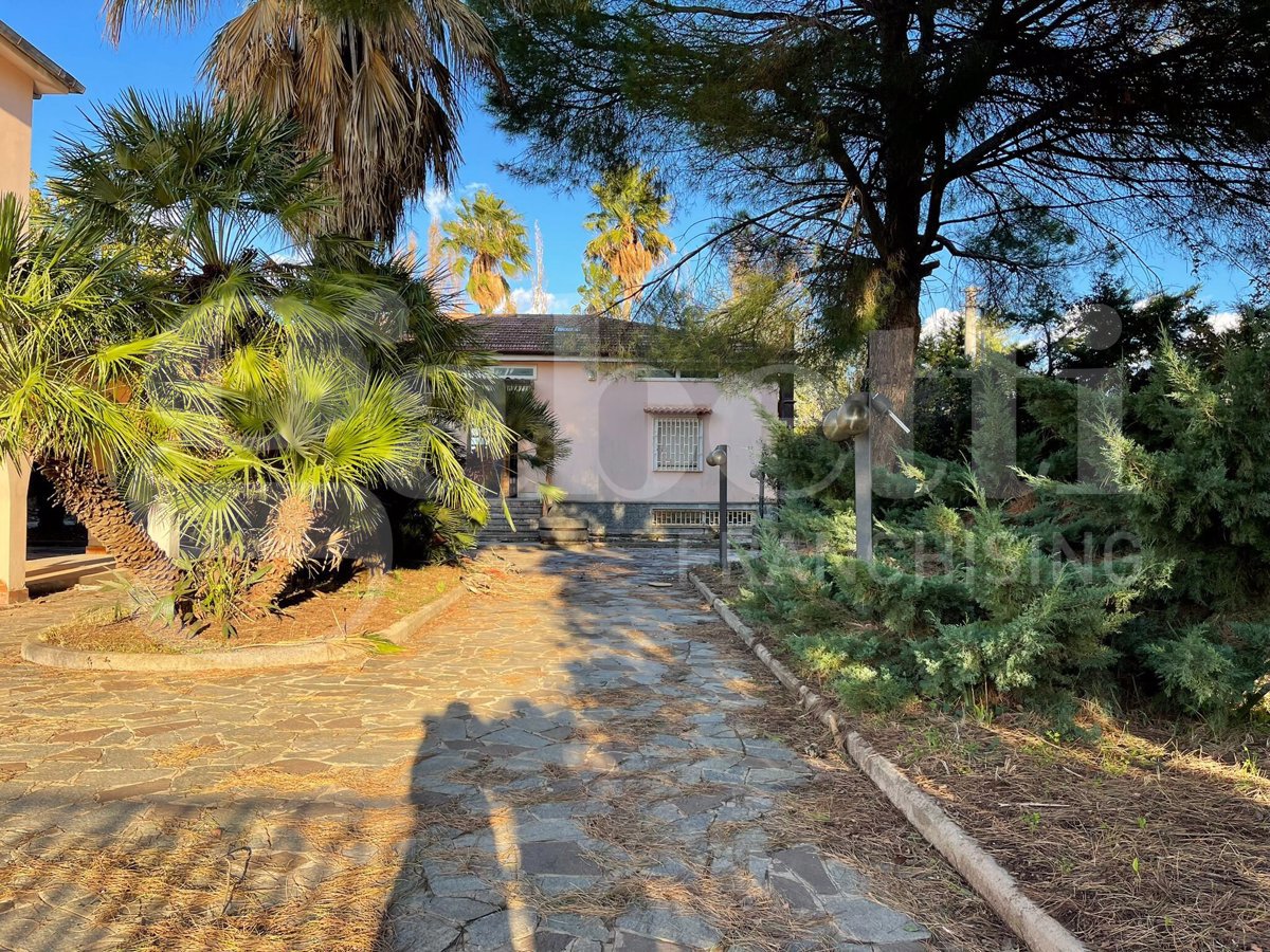 Villa con giardino a Battipaglia
