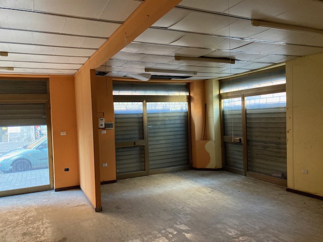 Negozio in affitto a Battipaglia