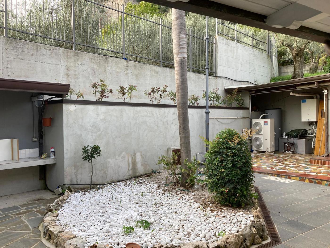 Villa in vendita a Montecorvino Rovella