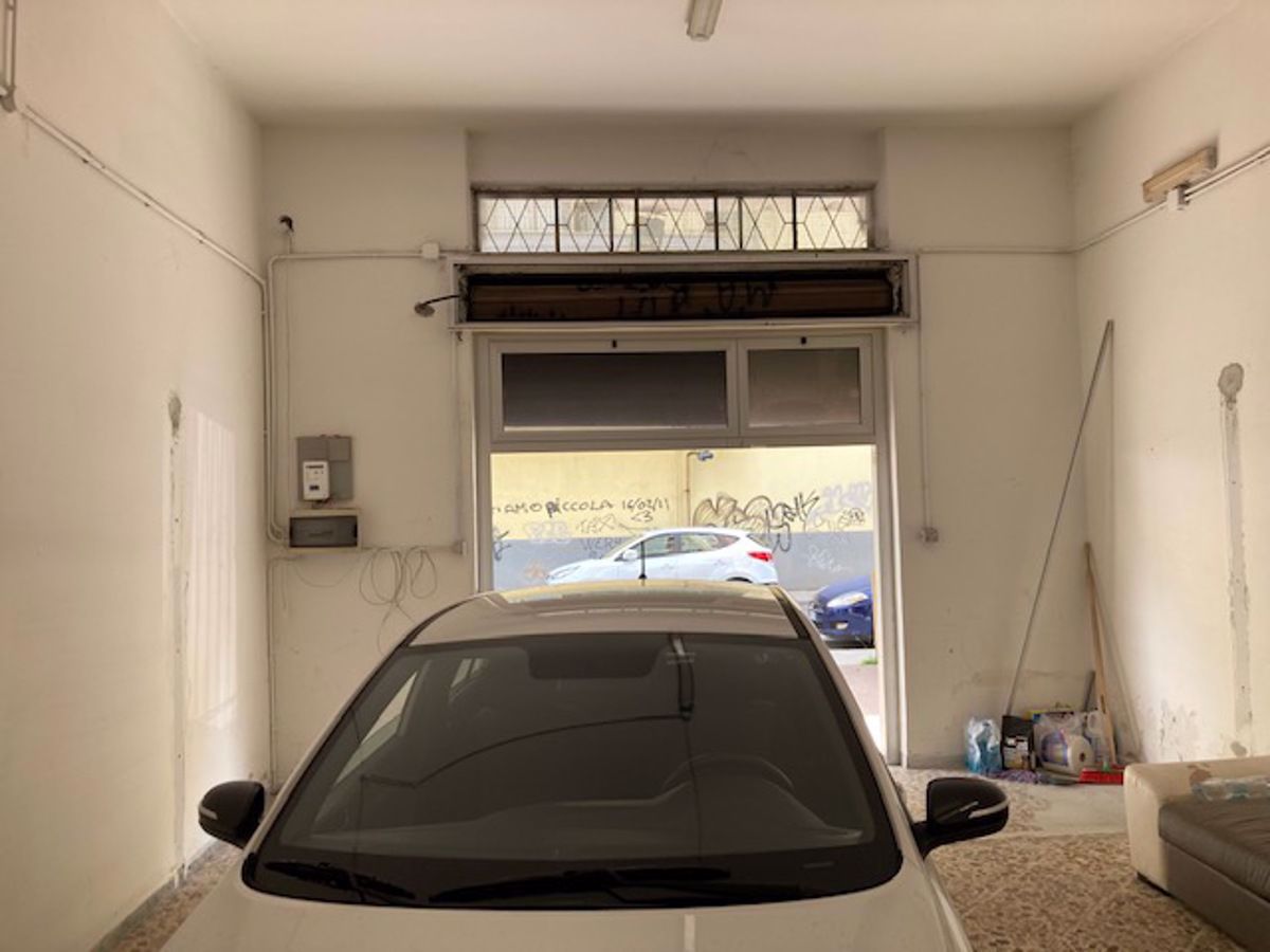 Box/Garage 65mq in vendita a Battipaglia