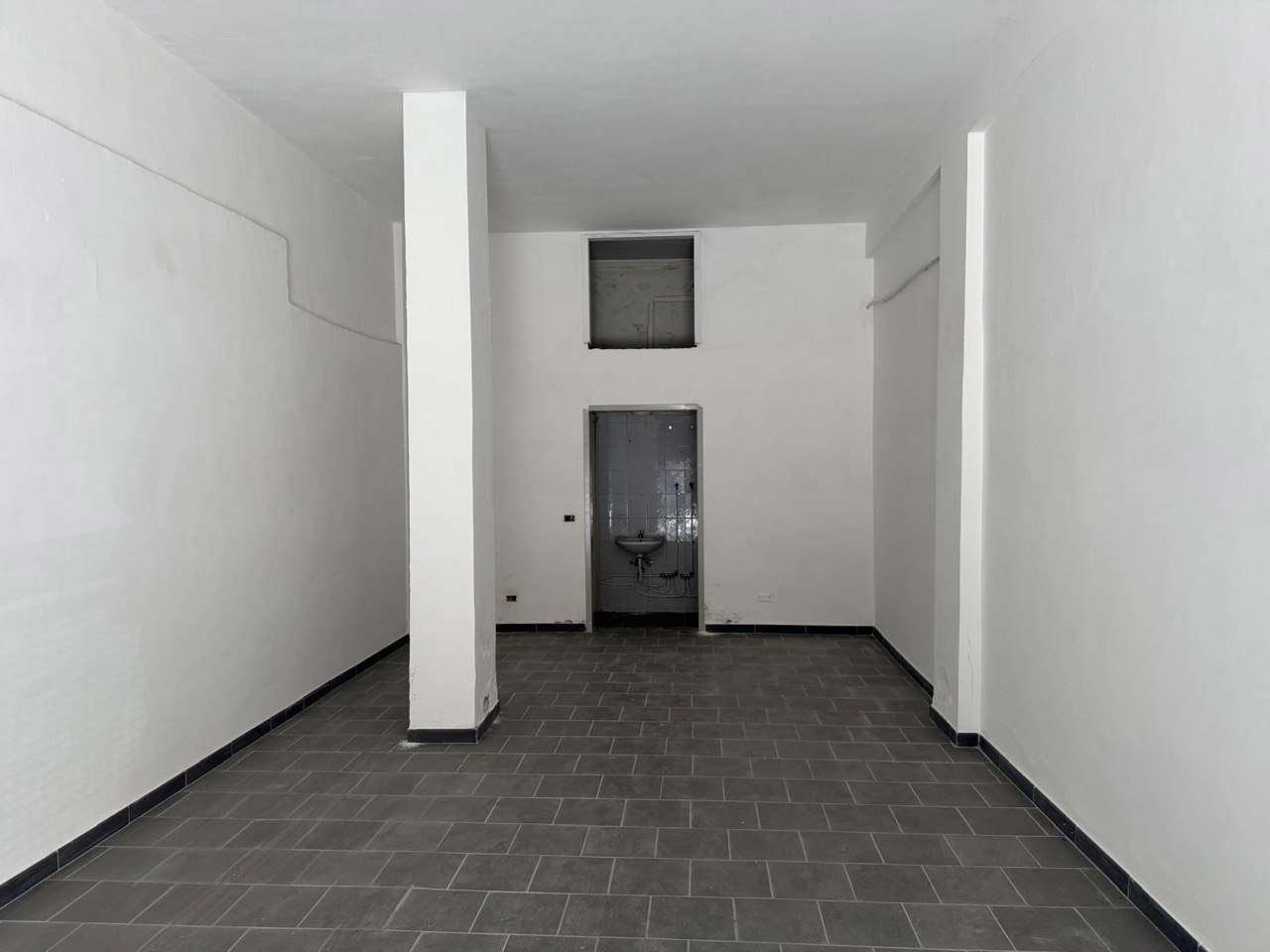 Negozio in vendita a Battipaglia