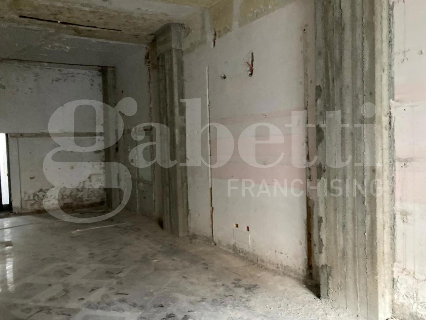 Negozio in affitto a Battipaglia