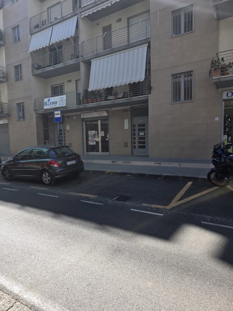 Negozio in affitto a Battipaglia