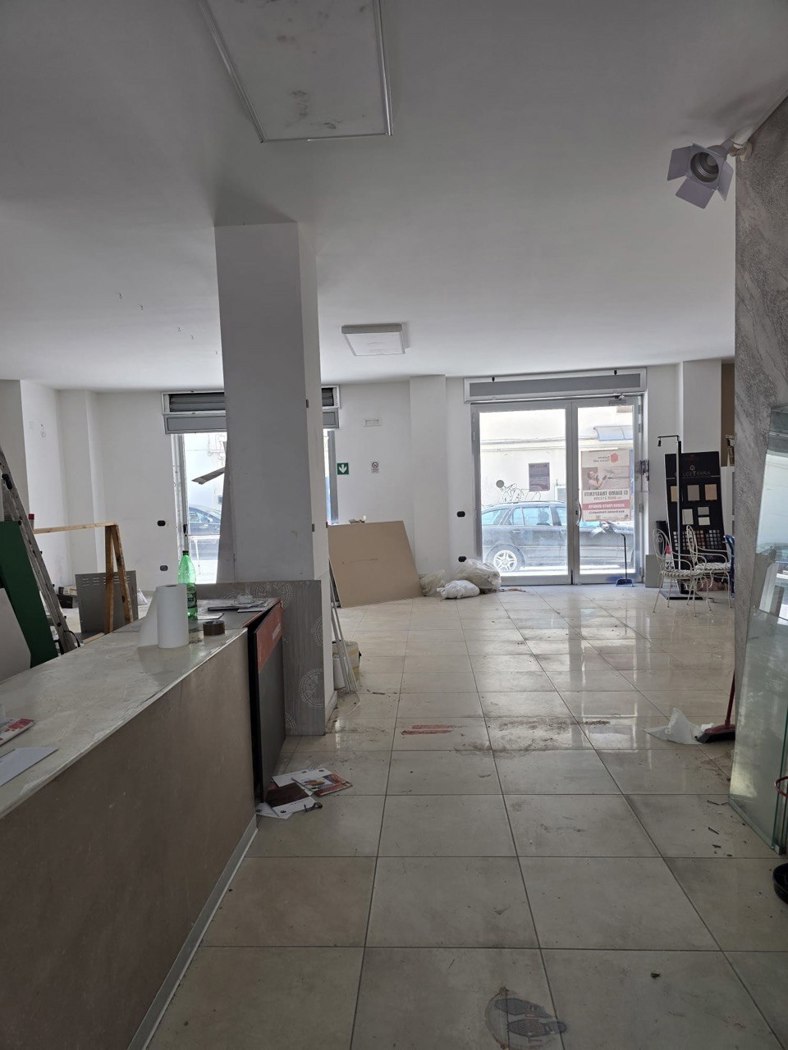 Negozio in affitto a Battipaglia