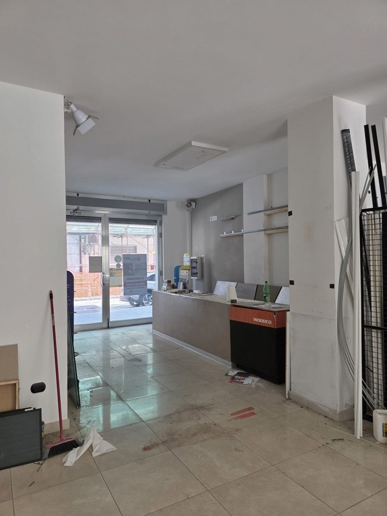 Negozio in affitto a Battipaglia