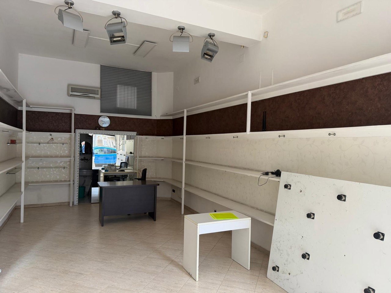 Negozio in affitto a Battipaglia