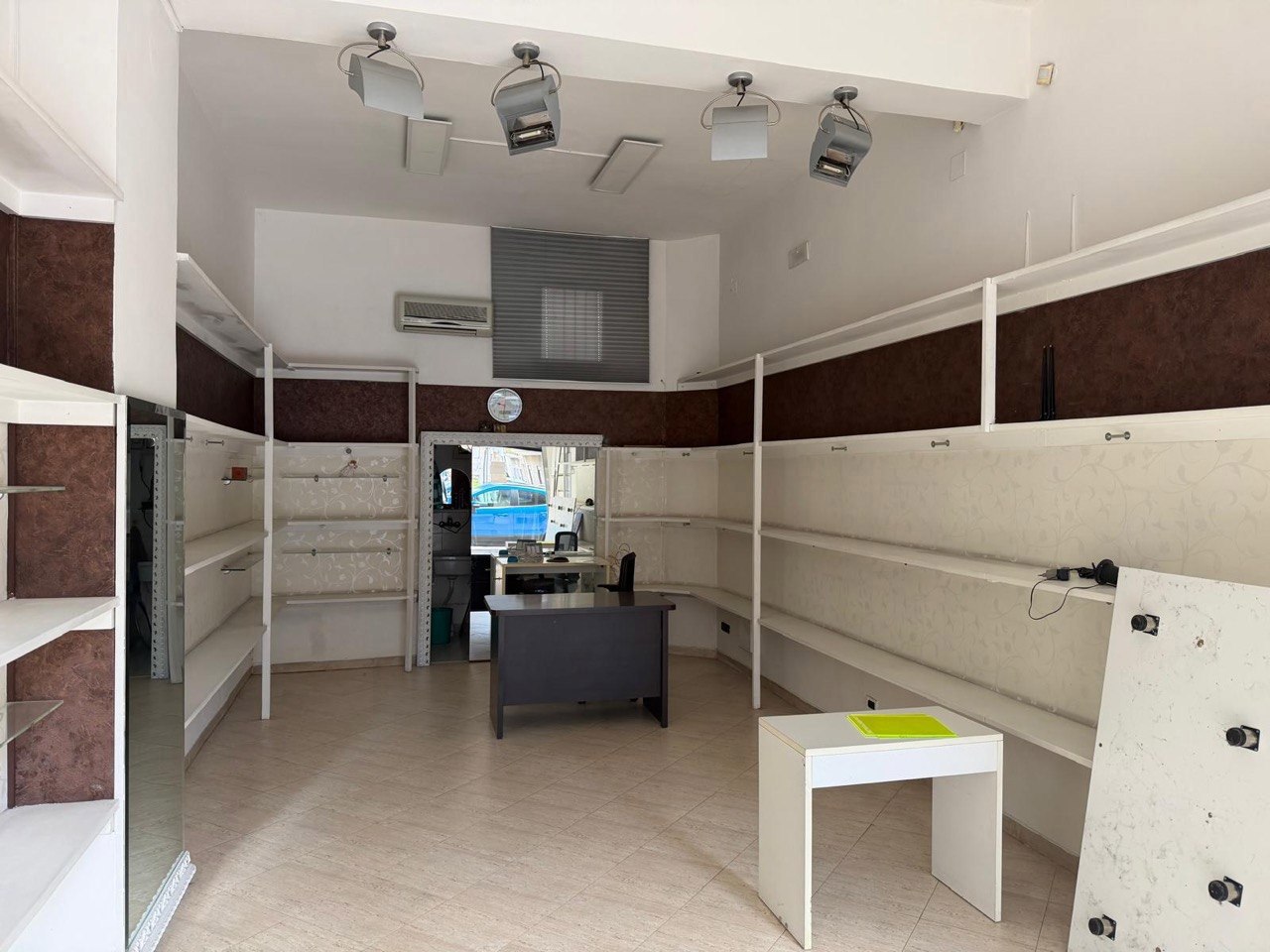 Negozio in affitto a Battipaglia
