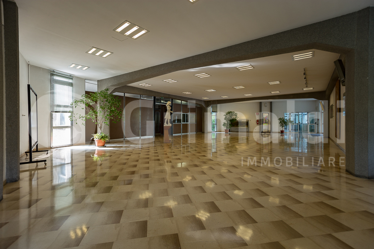 Stabile/Palazzo in vendita a Cinisello Balsamo