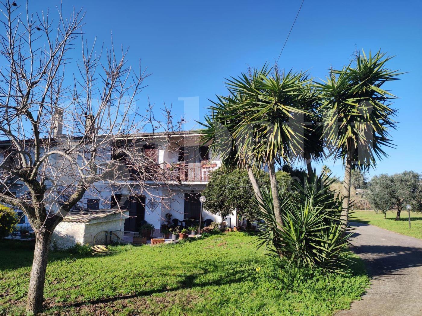 Villa Bifamiliare con giardino a Nettuno