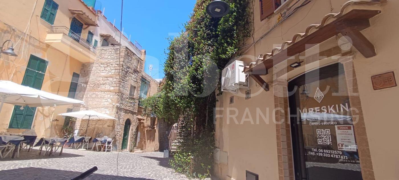 Negozio in vendita a Nettuno