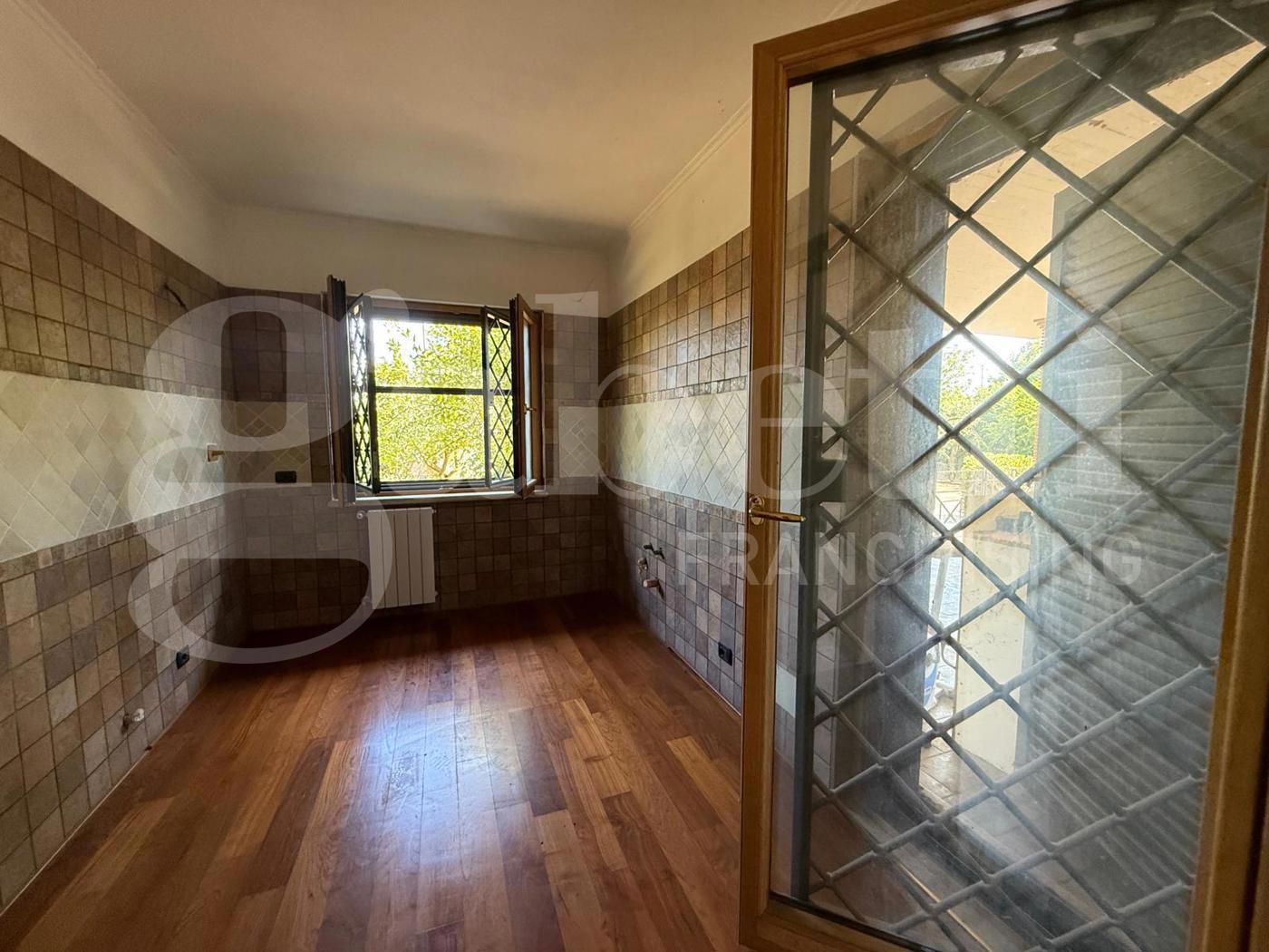 Villa con giardino a Nettuno