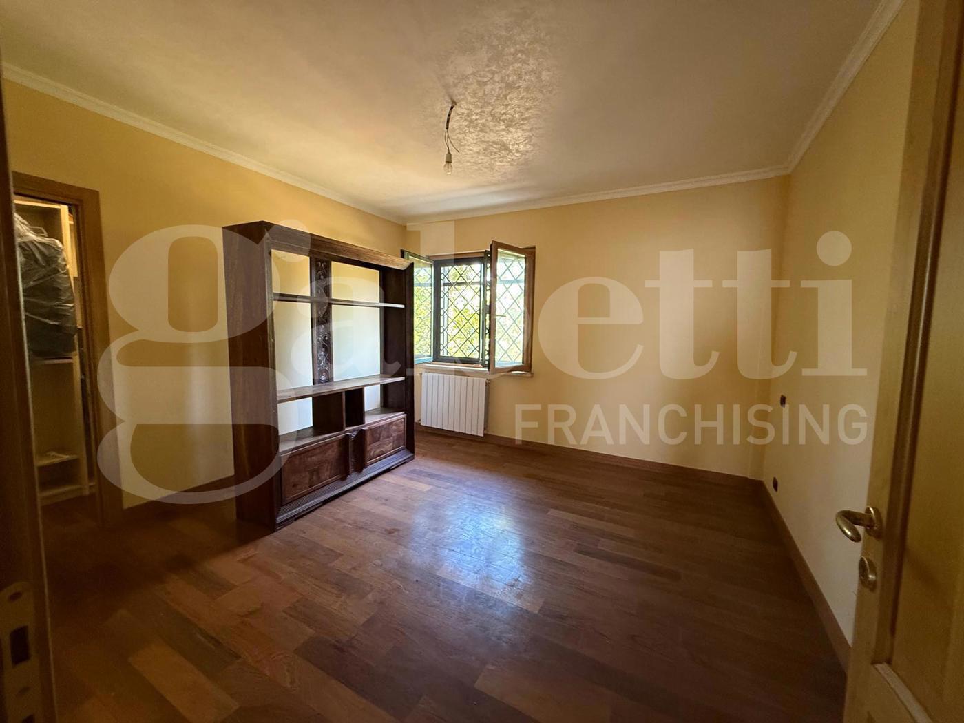 Villa con giardino a Nettuno