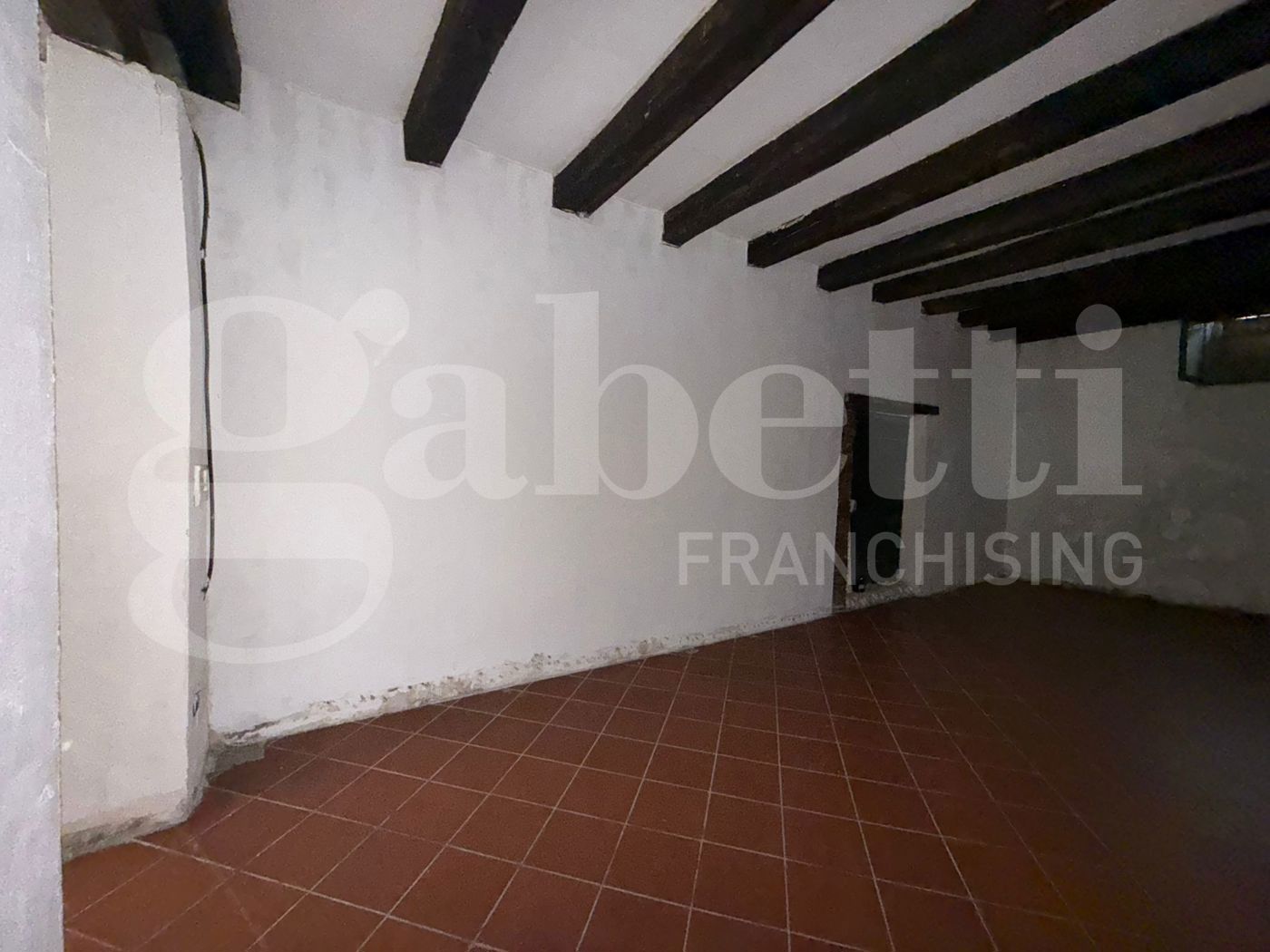 Negozio in vendita a Nettuno