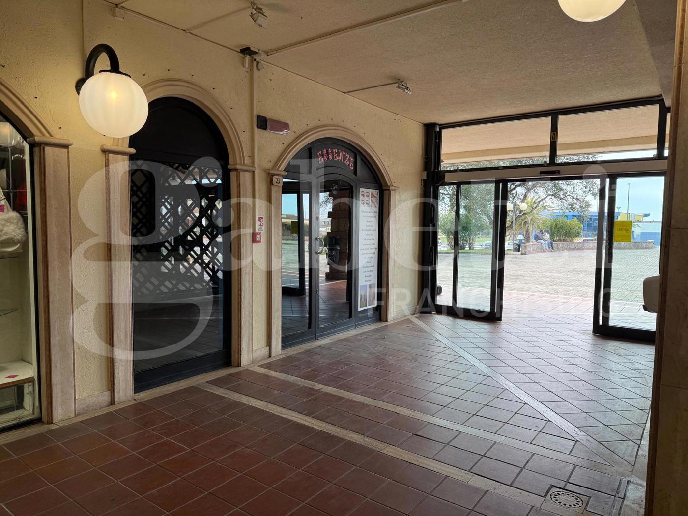 Negozio in vendita a Anzio