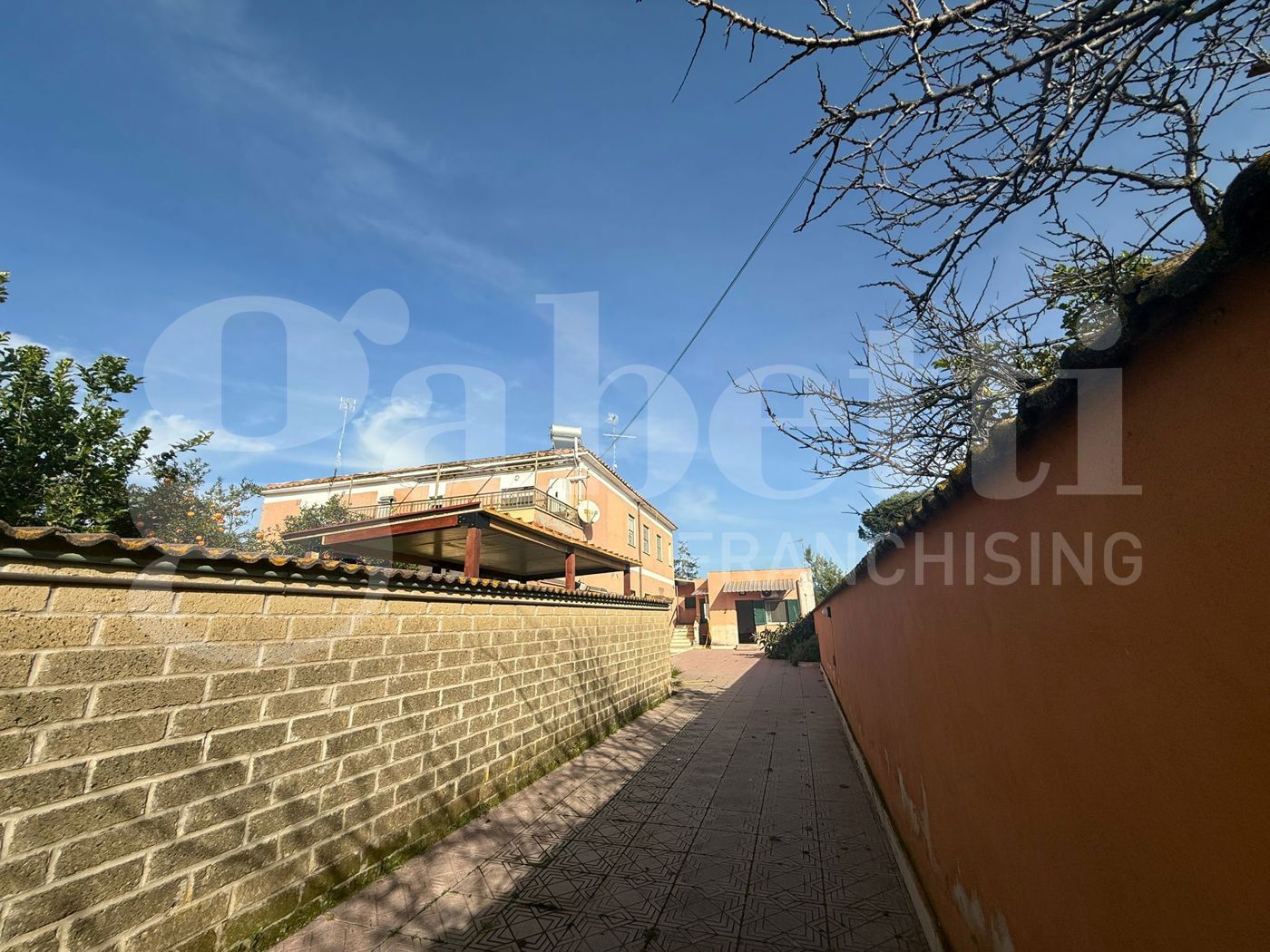 Quadrilocale con giardino a Nettuno