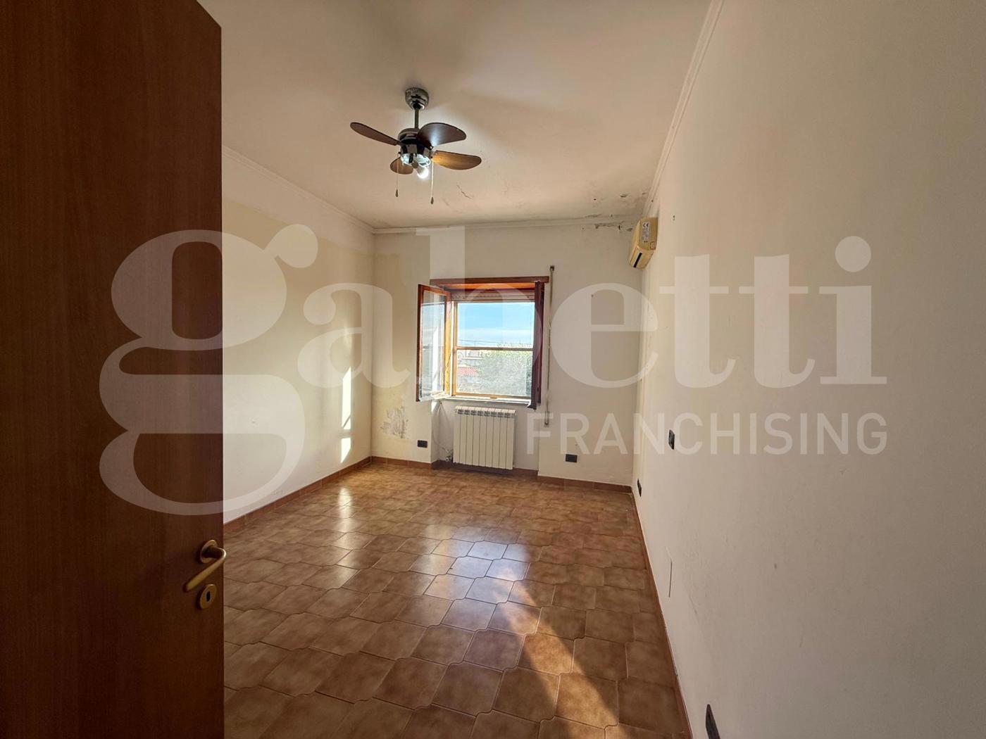 Quadrilocale con giardino a Nettuno