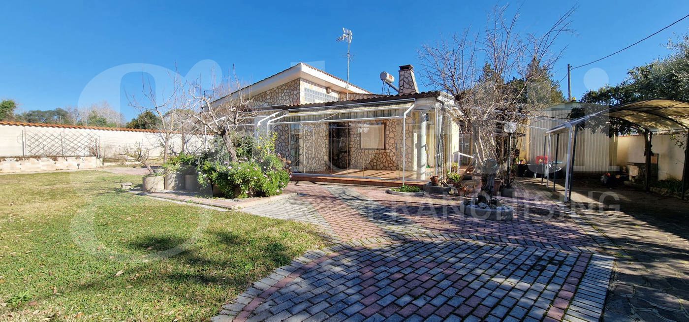 Villa con giardino a Nettuno