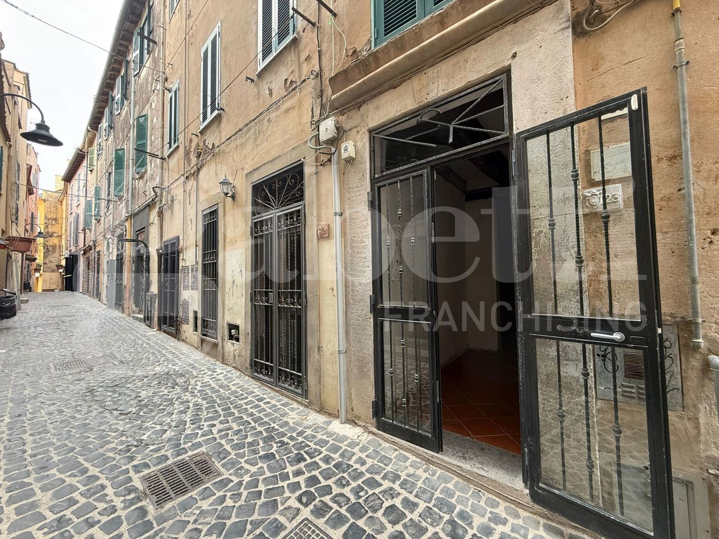 Negozio in vendita a Nettuno