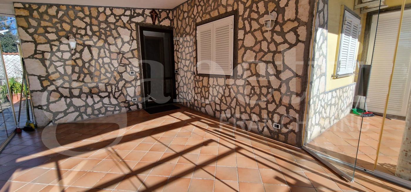 Villa con giardino a Nettuno