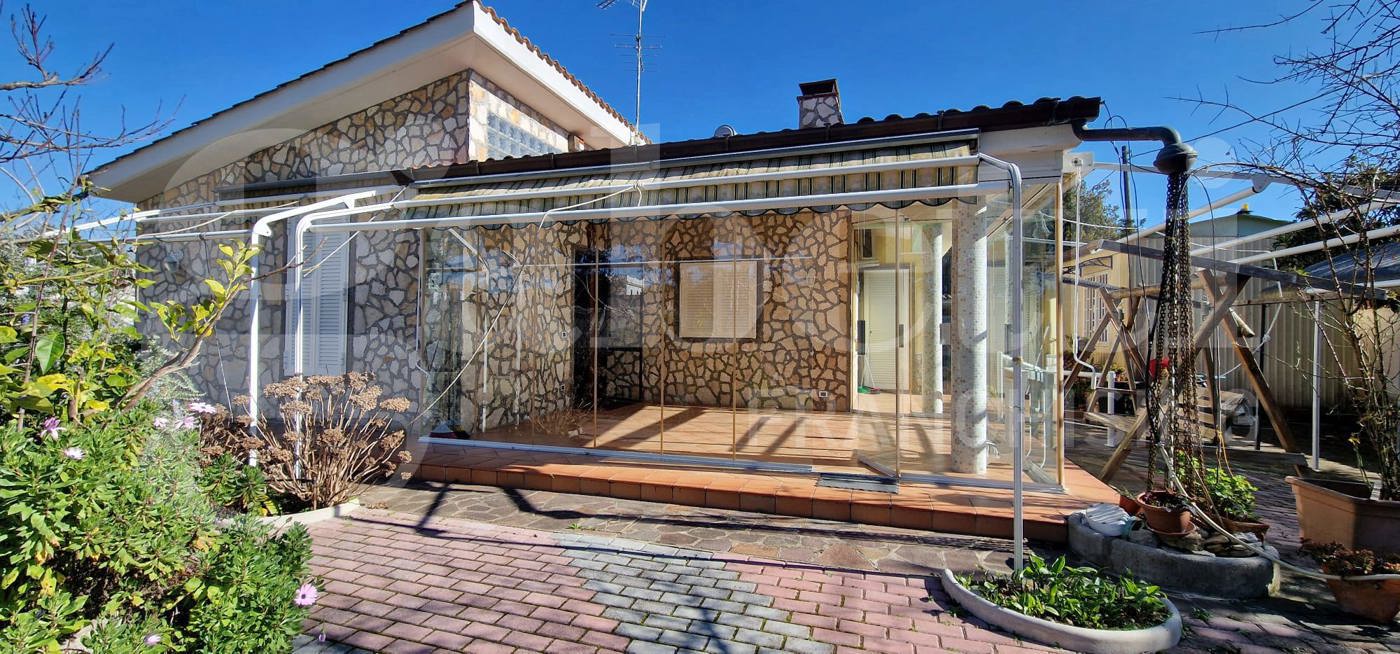 Villa con giardino a Nettuno