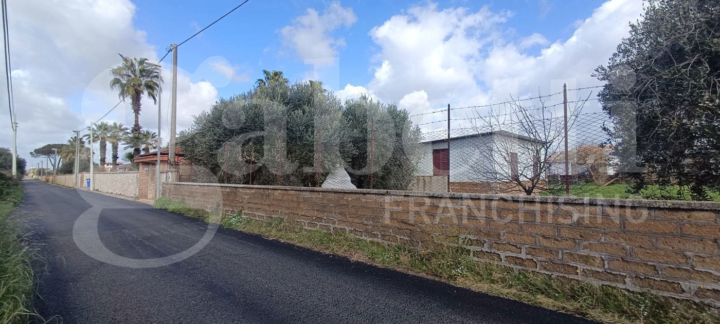Casa indipendente con giardino a Nettuno