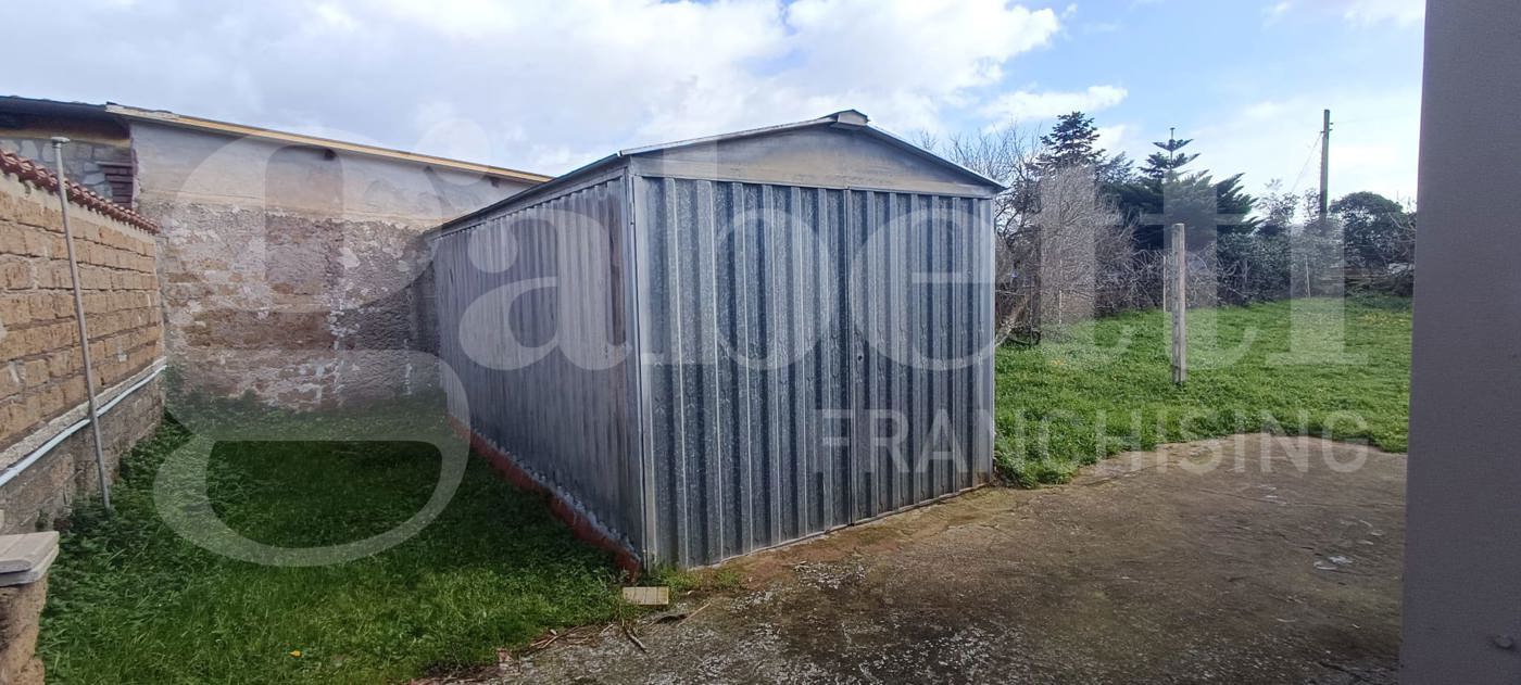 Casa indipendente con giardino a Nettuno