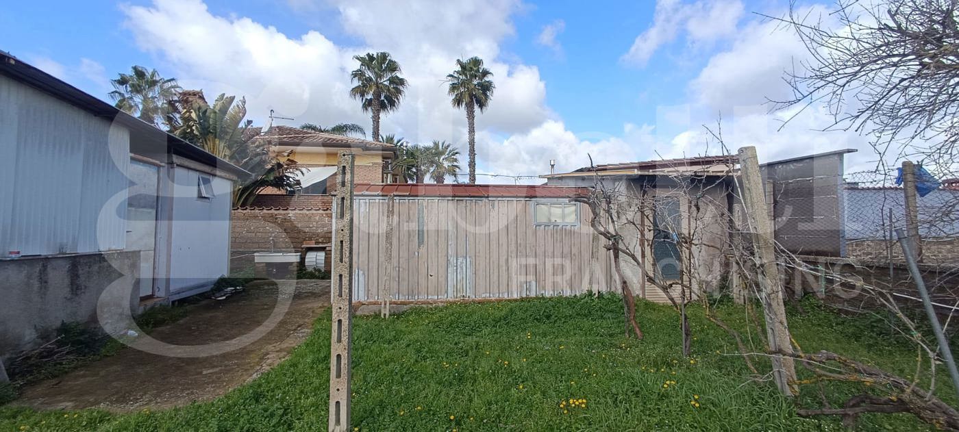 Casa indipendente con giardino a Nettuno