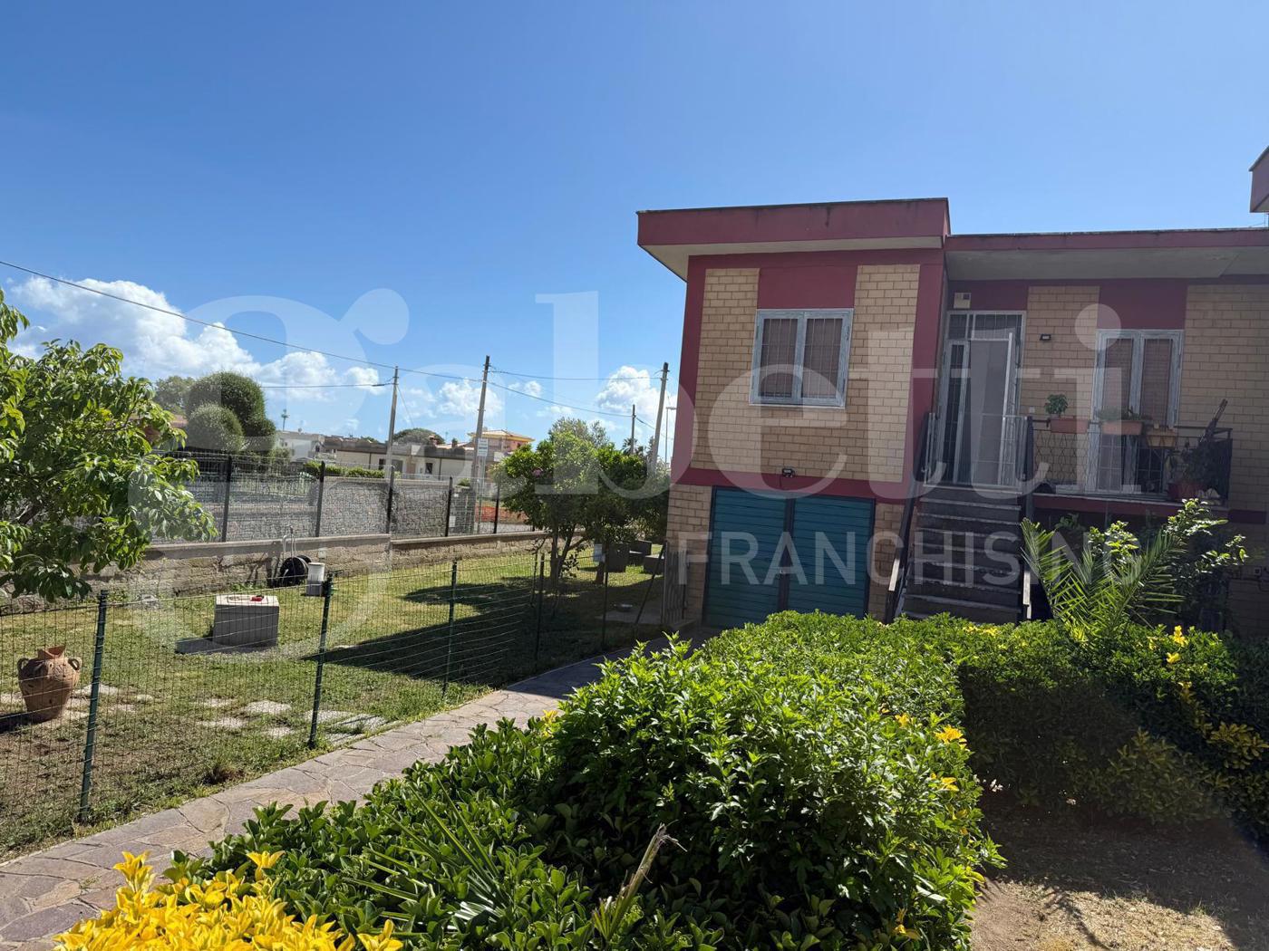 Villa Bifamiliare con giardino a Nettuno