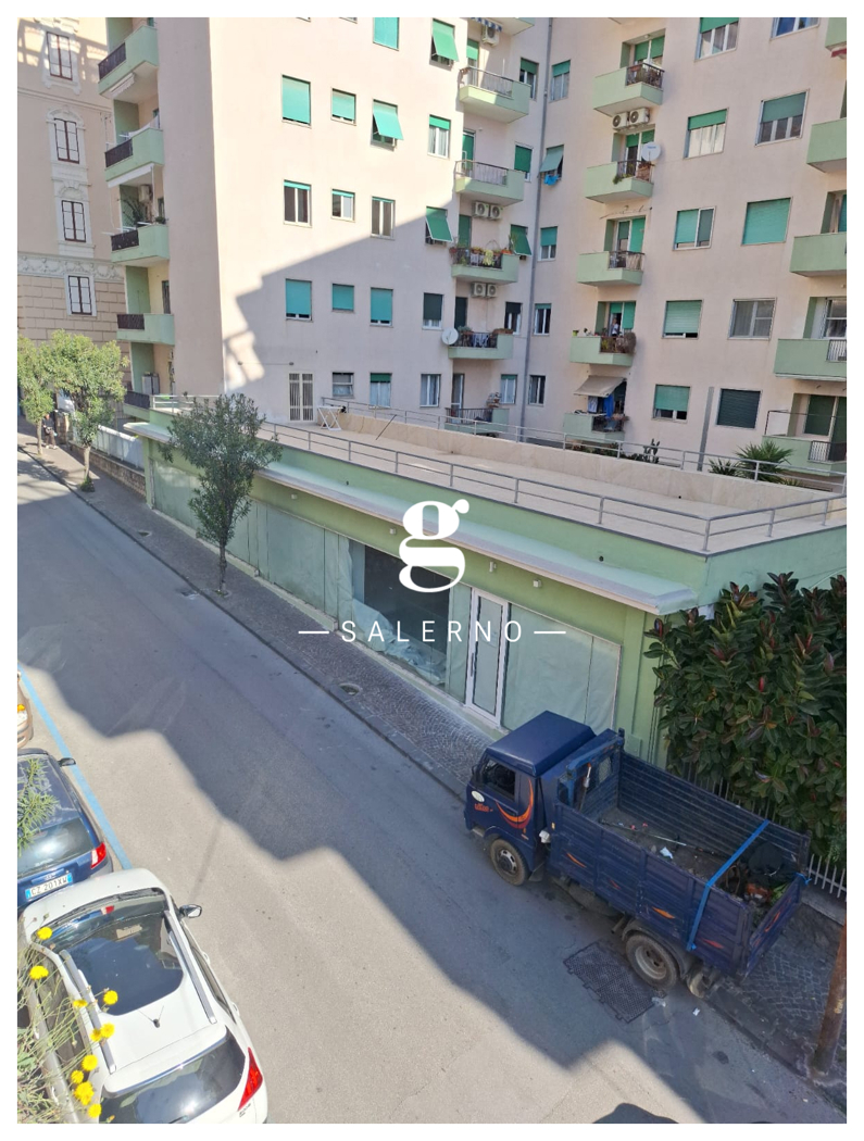 Negozio in affitto a Salerno