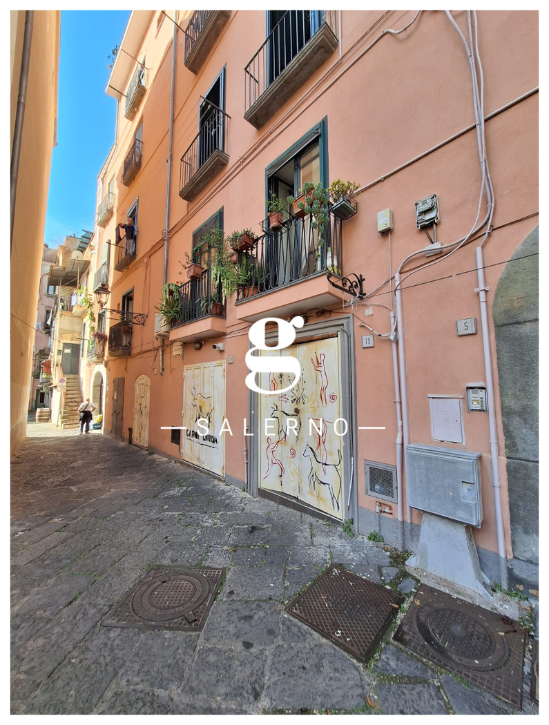 Negozio in affitto a Salerno