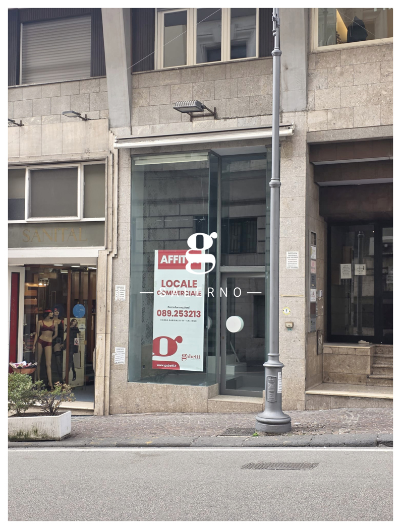 Negozio in affitto a Salerno