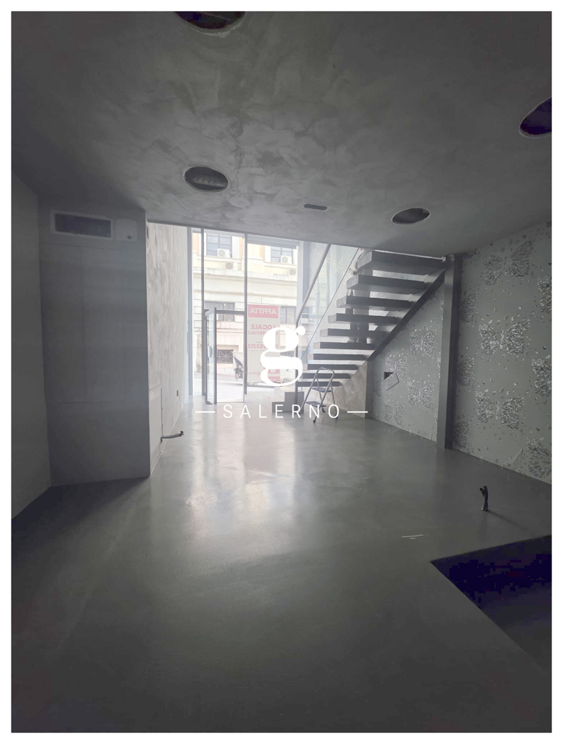 Negozio in affitto a Salerno